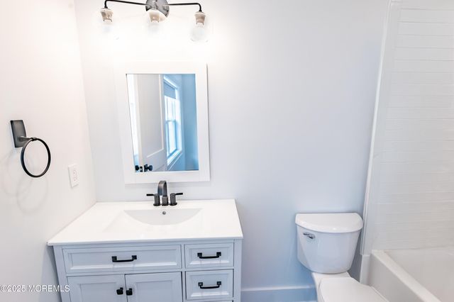 11 Maplewood Avenue, Rumson, NJ 07760