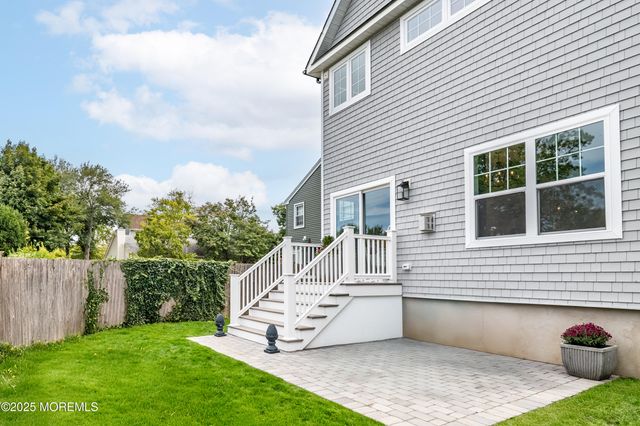 11 Maplewood Avenue, Rumson, NJ 07760