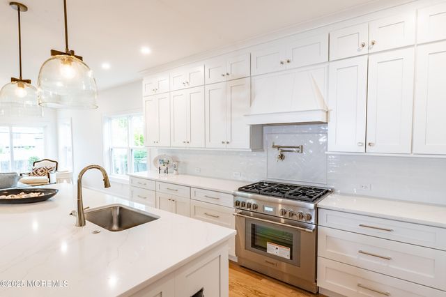 11 Maplewood Avenue, Rumson, NJ 07760