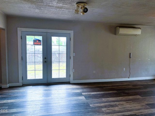 1231 NE A Street, Grants Pass, OR 97526