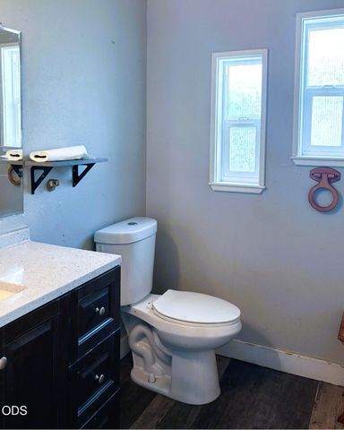 1231 NE A Street, Grants Pass, OR 97526