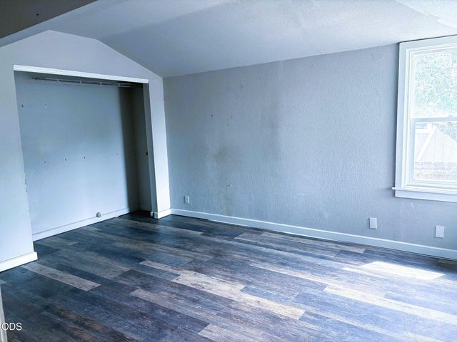 1231 NE A Street, Grants Pass, OR 97526