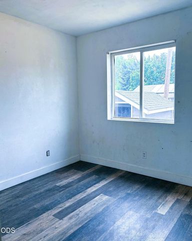 1231 NE A Street, Grants Pass, OR 97526