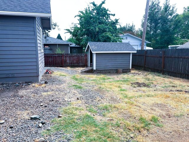 1231 NE A Street, Grants Pass, OR 97526