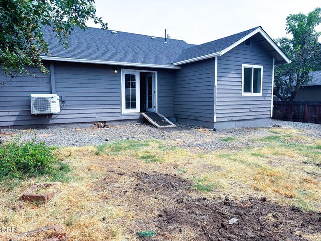 1231 NE A Street, Grants Pass, OR 97526