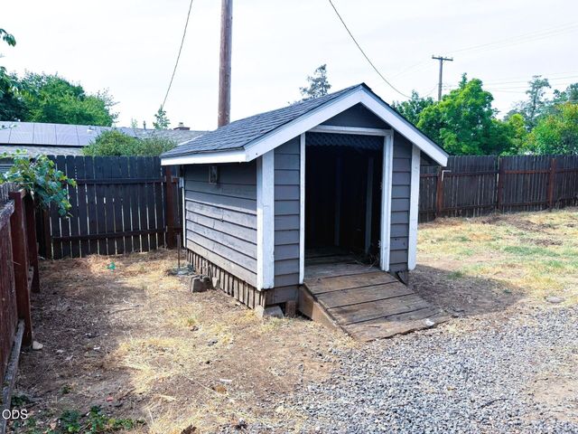 1231 NE A Street, Grants Pass, OR 97526