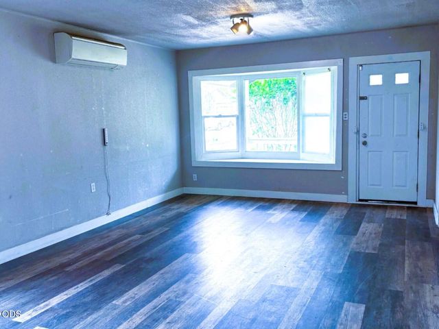 1231 NE A Street, Grants Pass, OR 97526