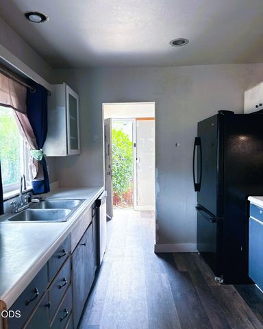 1231 NE A Street, Grants Pass, OR 97526