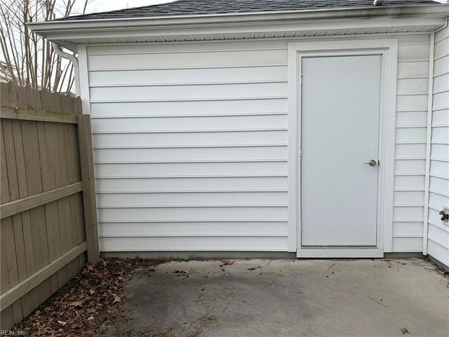 2464 Leytonstone DR, Chesapeake, VA 23321