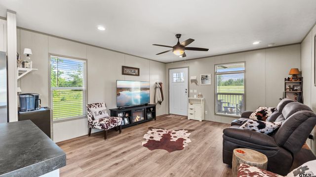 6642 US Highway 67 W, Omaha, TX 75571