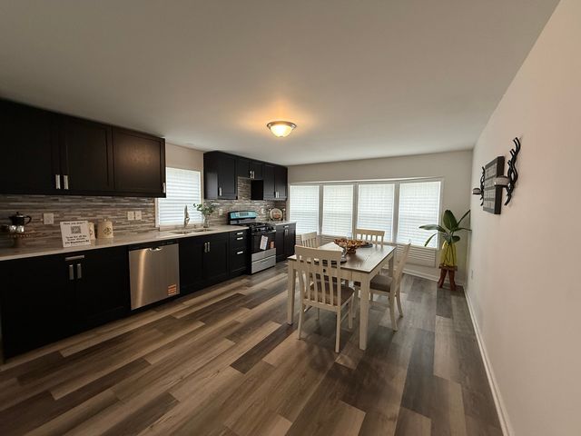 241 Blackthorn Road, Matteson, IL 60443