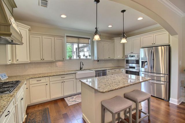 4484 CHESTNUT HILL DR, Collierville, TN 38017
