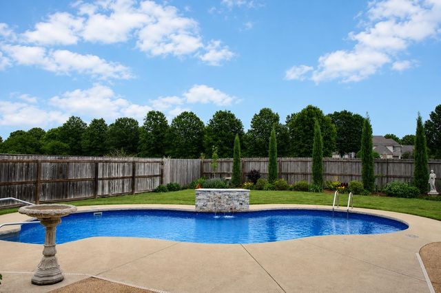 4484 CHESTNUT HILL DR, Collierville, TN 38017