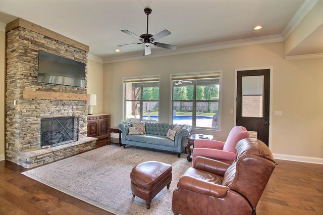 4484 CHESTNUT HILL DR, Collierville, TN 38017