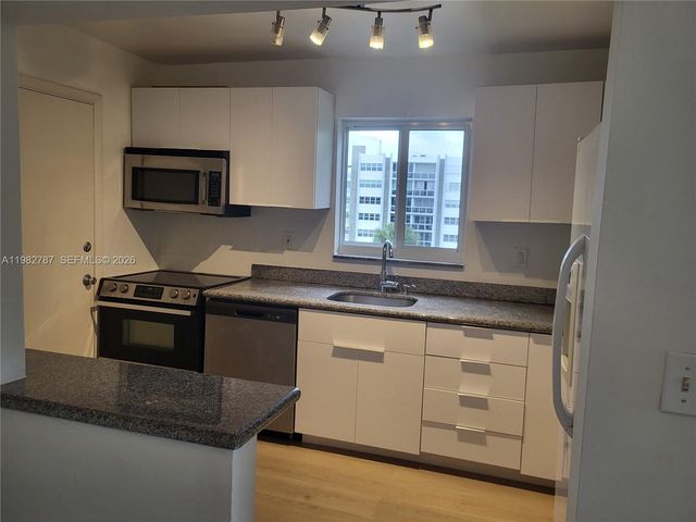 1020 94th St 503, Bay Harbor Islands, FL 33154