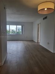 1020 94th St 503, Bay Harbor Islands, FL 33154