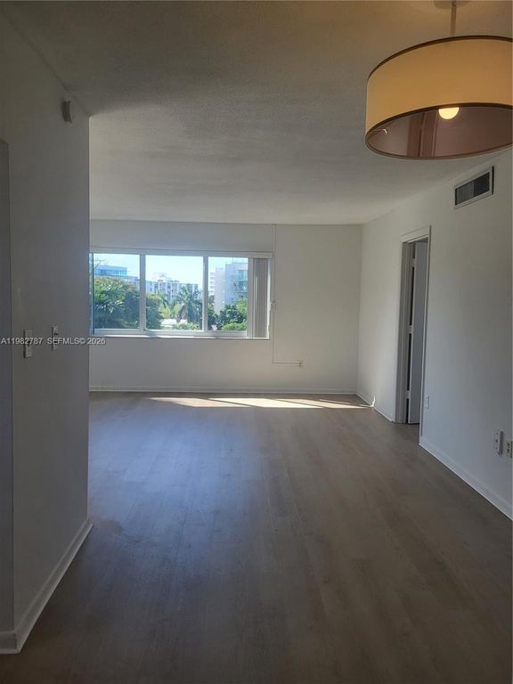 1020 94th St 503, Bay Harbor Islands, FL 33154