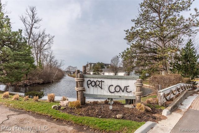 3559 Port Cove Drive, Waterford, MI 48328