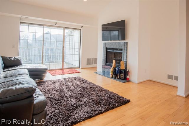 3559 Port Cove Drive, Waterford, MI 48328