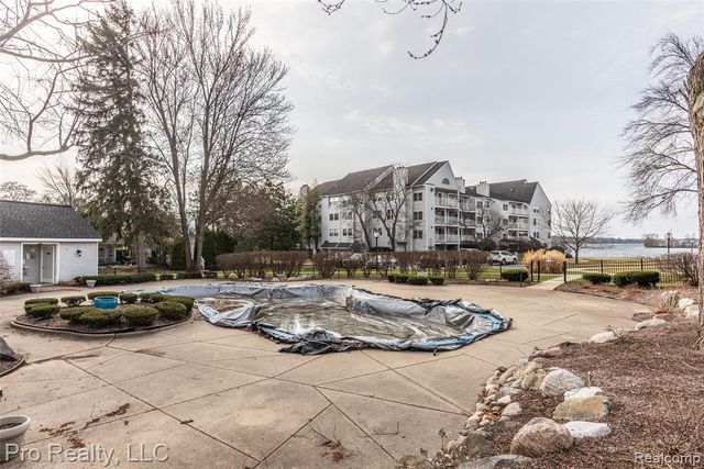 3559 Port Cove Drive, Waterford, MI 48328