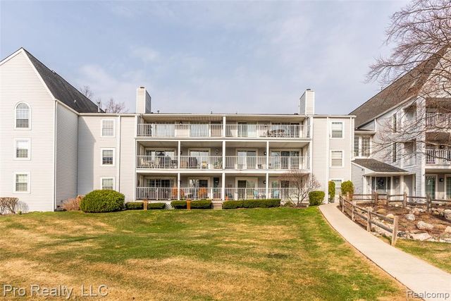 3559 Port Cove Drive, Waterford, MI 48328