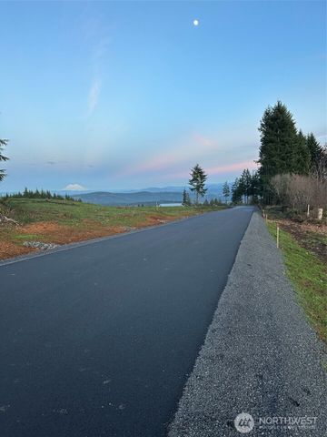 239 Suncrest Drive, Castle Rock, WA 98611