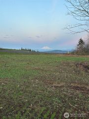 239 Suncrest Drive, Castle Rock, WA 98611