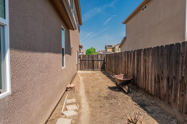 3546 Saginaw Avenue, Clovis, CA 93619