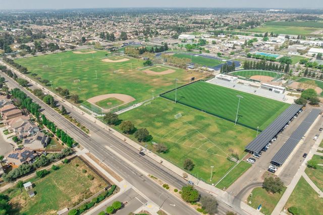 3546 Saginaw Avenue, Clovis, CA 93619