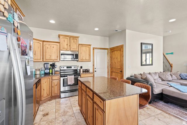 835 S FOX LN, Orem, UT 84059