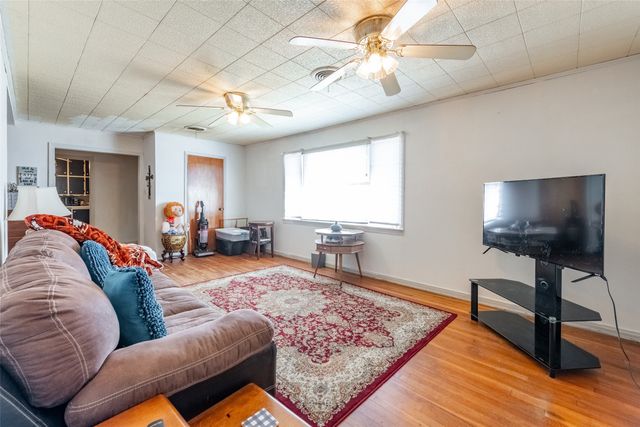 748 S Rusk Street, De Leon, TX 76444