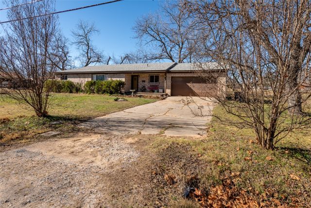 748 S Rusk Street, De Leon, TX 76444