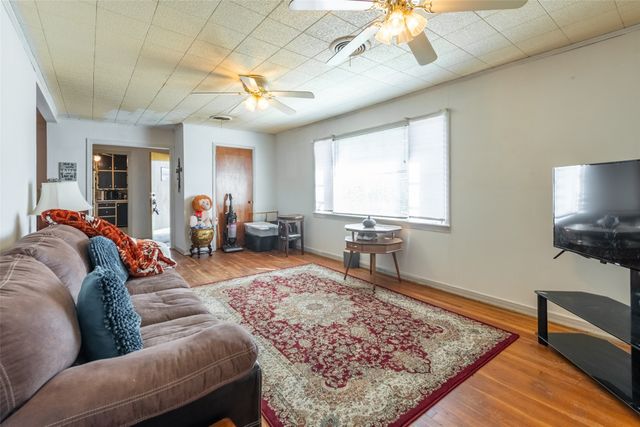 748 S Rusk Street, De Leon, TX 76444