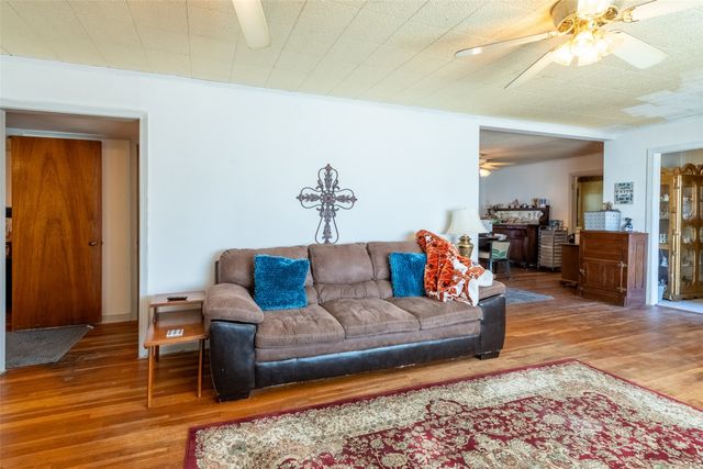 748 S Rusk Street, De Leon, TX 76444