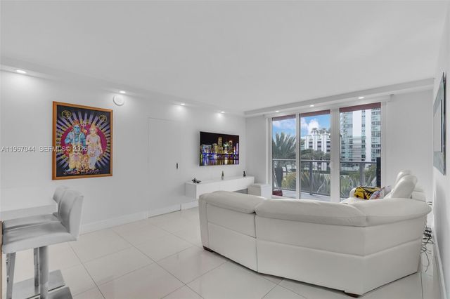1155 Brickell Bay Dr 303, Miami, FL 33131