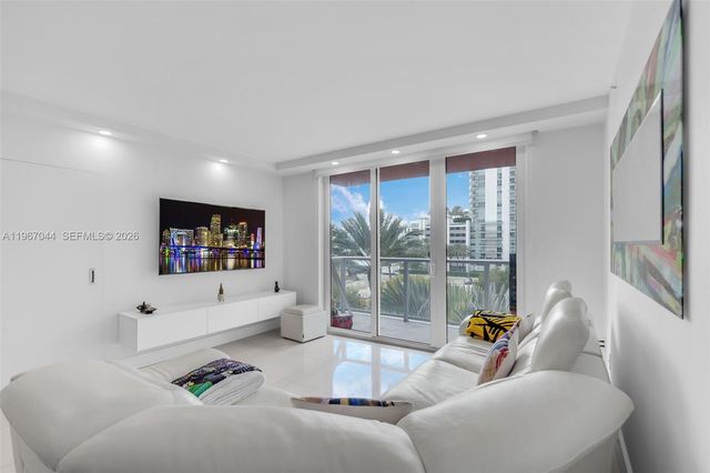 1155 Brickell Bay Dr 303, Miami, FL 33131