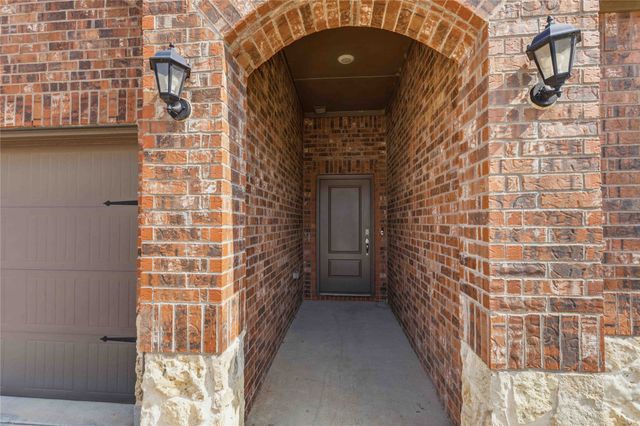 11005 Mustang Trail, Aubrey, TX 76227