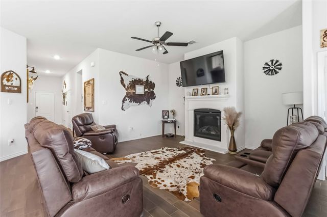 11005 Mustang Trail, Aubrey, TX 76227