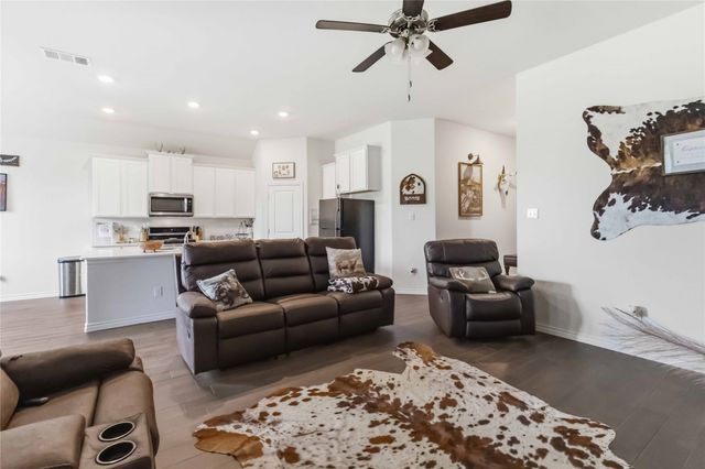 11005 Mustang Trail, Aubrey, TX 76227