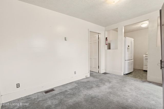 1038 Sylvia St, Louisville, KY 40217