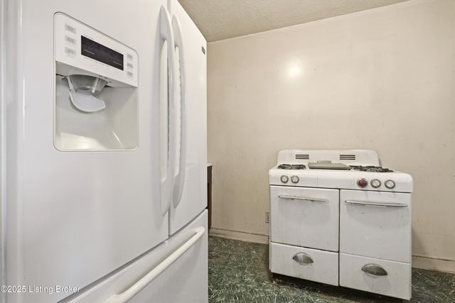 1038 Sylvia St, Louisville, KY 40217