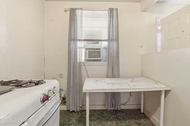 1038 Sylvia St, Louisville, KY 40217