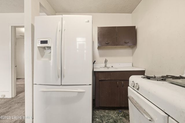 1038 Sylvia St, Louisville, KY 40217