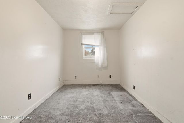 1038 Sylvia St, Louisville, KY 40217