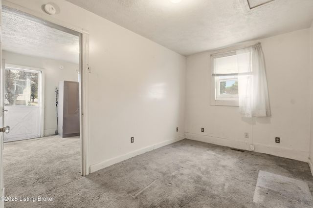 1038 Sylvia St, Louisville, KY 40217