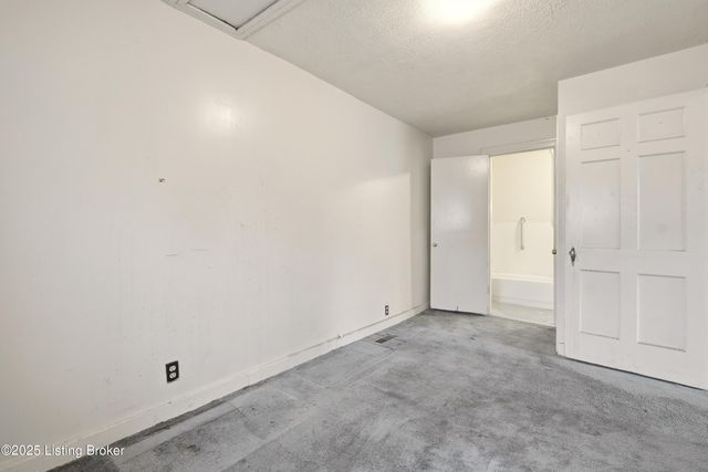 1038 Sylvia St, Louisville, KY 40217