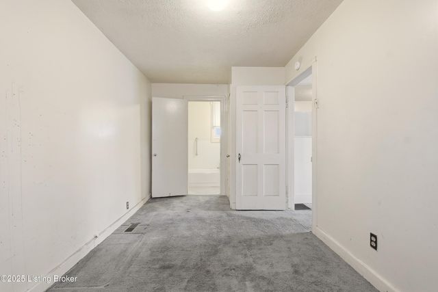 1038 Sylvia St, Louisville, KY 40217