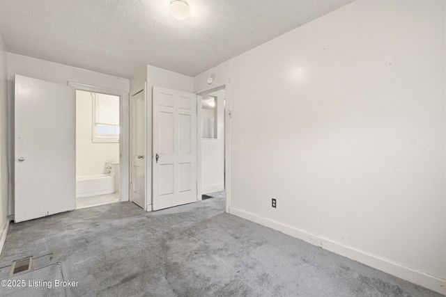 1038 Sylvia St, Louisville, KY 40217