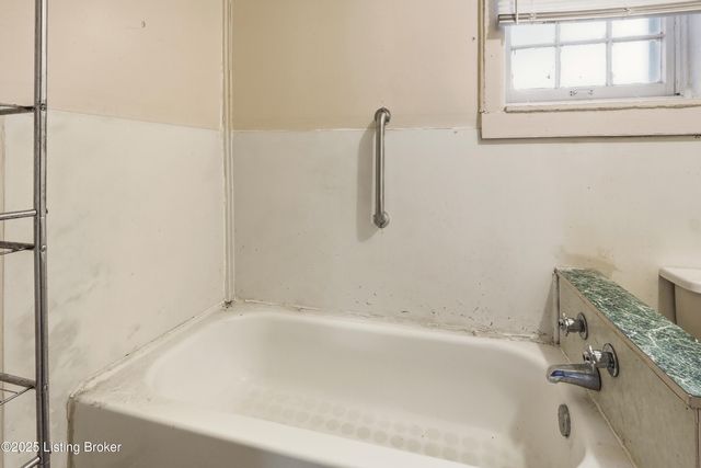 1038 Sylvia St, Louisville, KY 40217