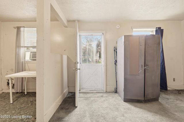 1038 Sylvia St, Louisville, KY 40217